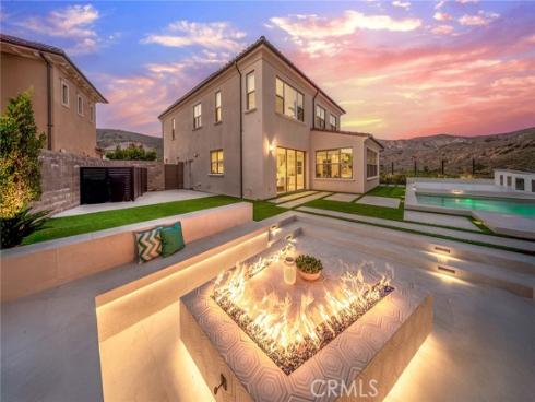 100  Albero  , Irvine, CA