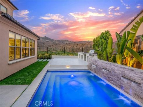 100  Albero  , Irvine, CA