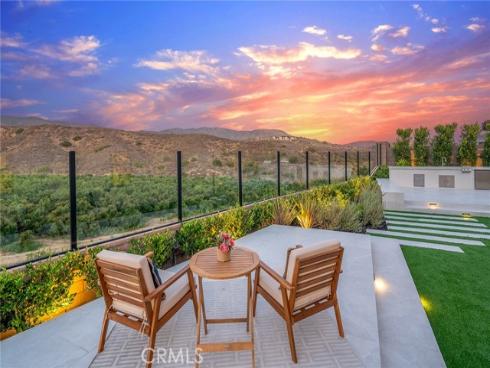 100  Albero  , Irvine, CA