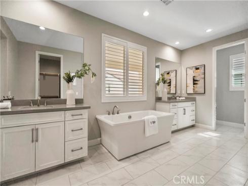 370  Sawbuck  , Irvine, CA