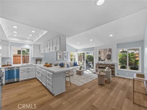 11  De Forest  , Irvine, CA