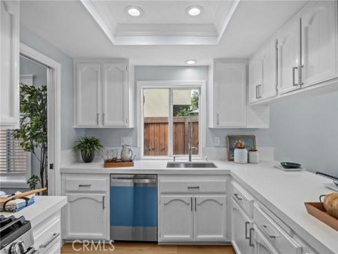 11  De Forest  , Irvine, CA