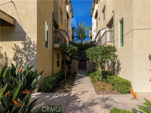 543  Rockefeller  , Irvine, CA