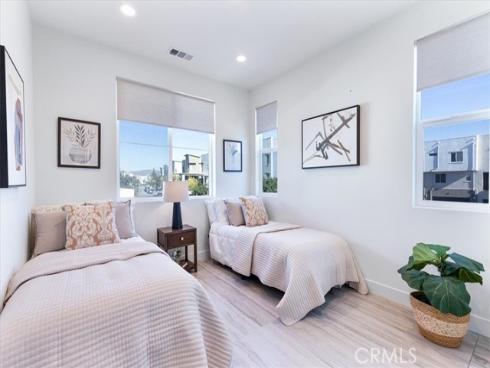 209 Paramount , Irvine, CA