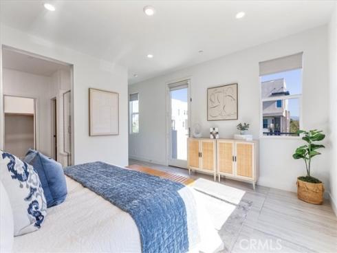 209 Paramount , Irvine, CA