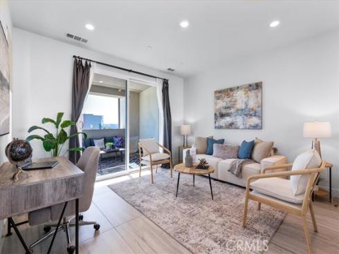 209 Paramount , Irvine, CA