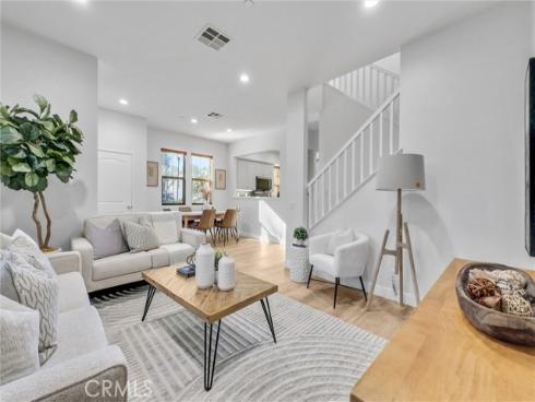 50  Hedge Bloom  , Irvine, CA