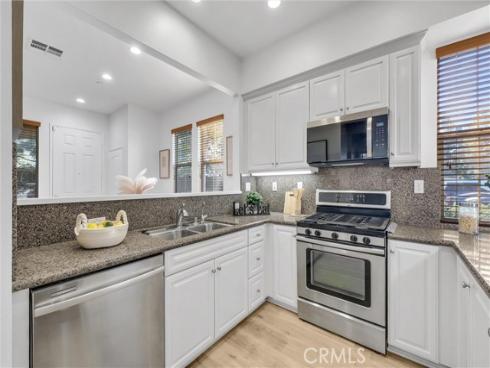 50  Hedge Bloom  , Irvine, CA