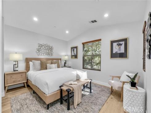 50  Hedge Bloom  , Irvine, CA