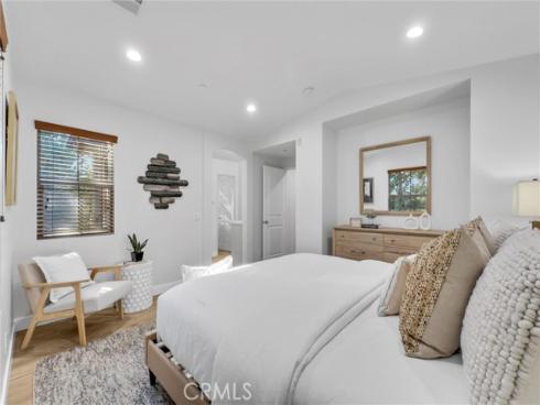 50  Hedge Bloom  , Irvine, CA