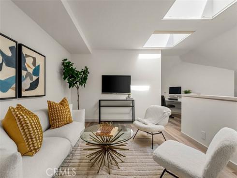 93  Lehigh Aisle  , Irvine, CA