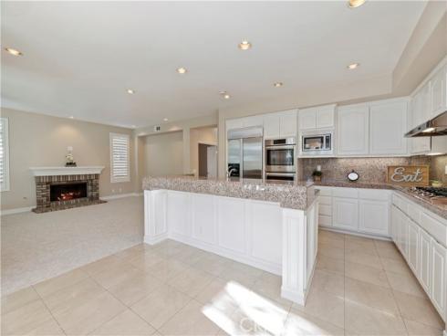 8  Nidden  , Irvine, CA