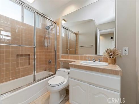 8  Nidden  , Irvine, CA