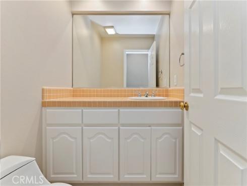 8  Nidden  , Irvine, CA