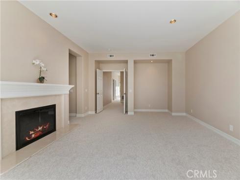 8  Nidden  , Irvine, CA