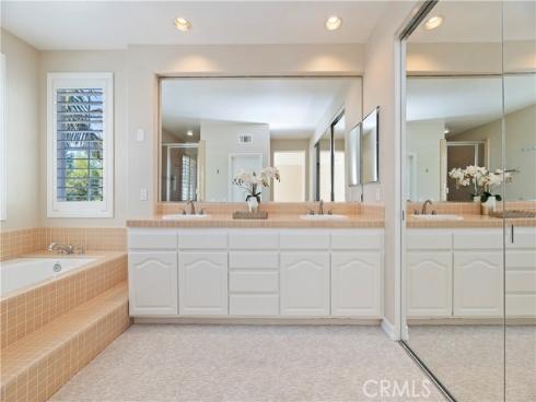 8  Nidden  , Irvine, CA