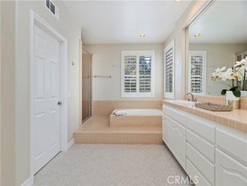 8  Nidden  , Irvine, CA