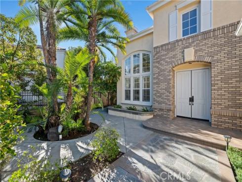 8  Nidden  , Irvine, CA