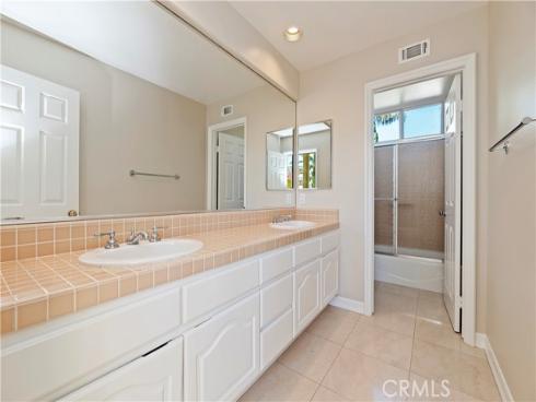 8  Nidden  , Irvine, CA