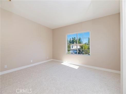 8  Nidden  , Irvine, CA