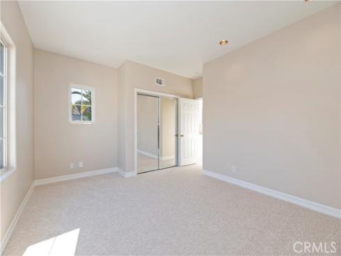 8  Nidden  , Irvine, CA