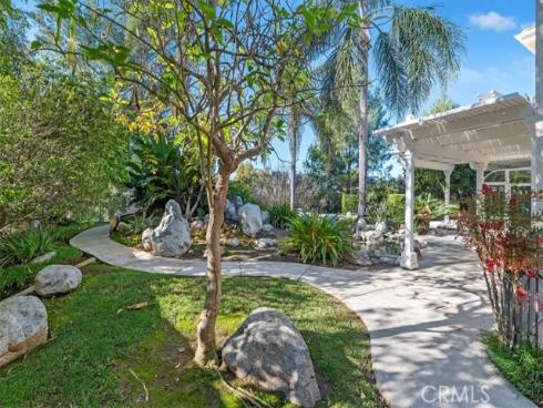 8  Nidden  , Irvine, CA