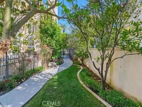 8  Nidden  , Irvine, CA