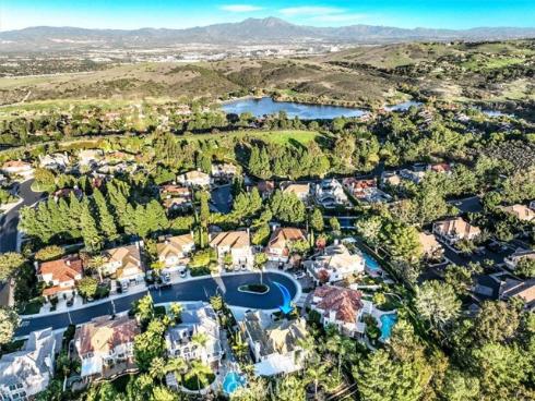 8  Nidden  , Irvine, CA