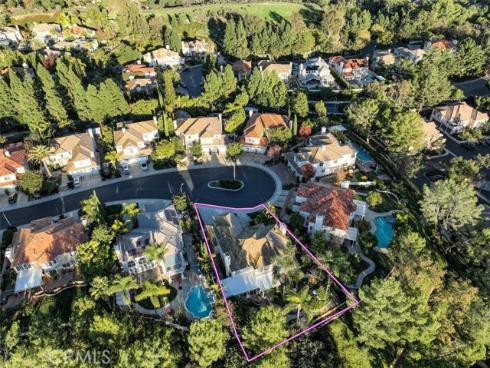 8  Nidden  , Irvine, CA