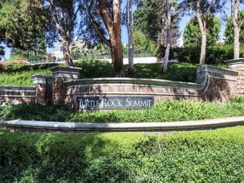 8  Nidden  , Irvine, CA