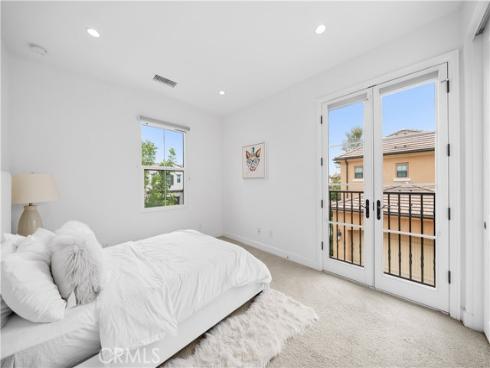 67  Runner  , Irvine, CA