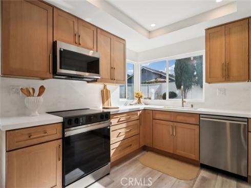 27  New Meadow  , Irvine, CA