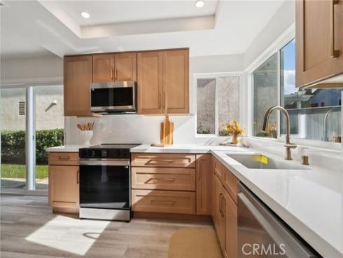 27  New Meadow  , Irvine, CA