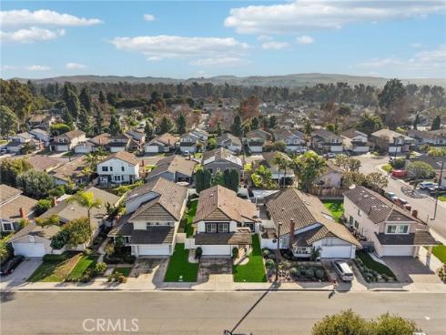 27  New Meadow  , Irvine, CA