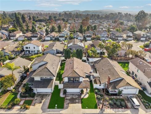 27  New Meadow  , Irvine, CA