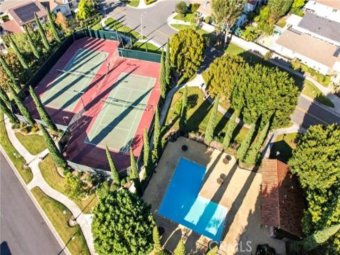 7  Chattanooga  , Irvine, CA