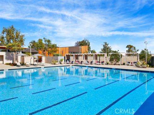 105  Isla  , Irvine, CA