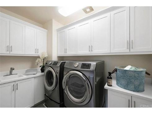 217  Compass  , Irvine, CA