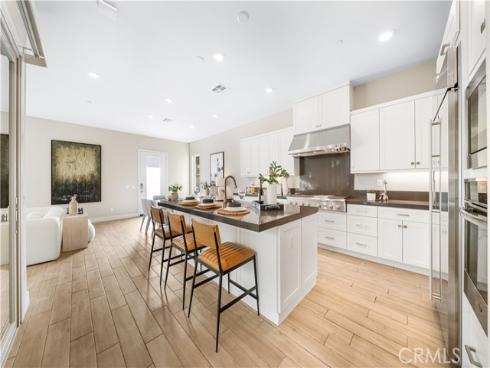 151  Scale  , Irvine, CA