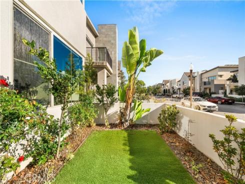 151  Scale  , Irvine, CA