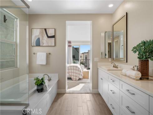 157  Scale  , Irvine, CA