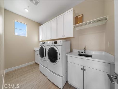 157  Scale  , Irvine, CA