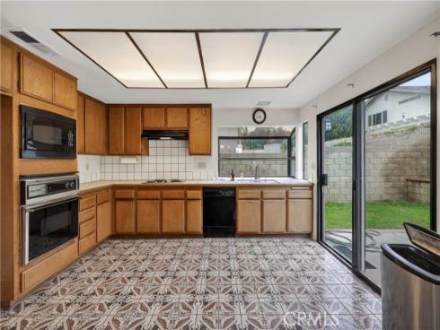 46  Christamon W  , Irvine, CA