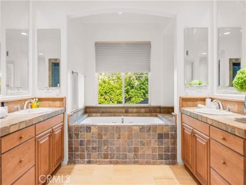 33  Modesto  , Irvine, CA