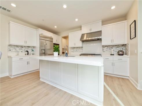 200  Zawn  , Irvine, CA