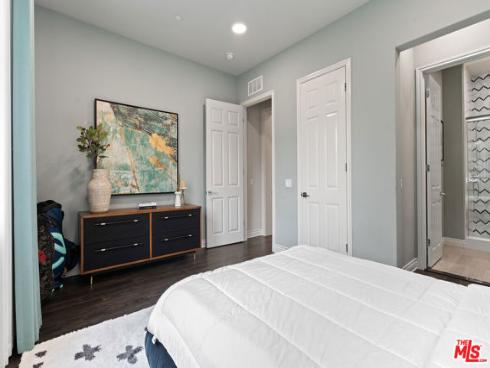 55  Suede  , Irvine, CA