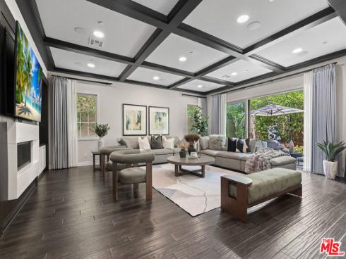 55  Suede  , Irvine, CA