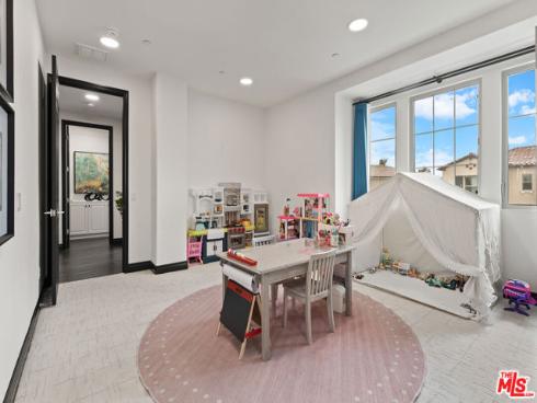 55  Suede  , Irvine, CA