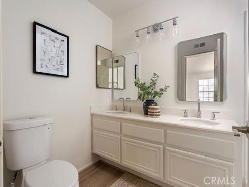 112 Oxford 42 , Irvine, CA