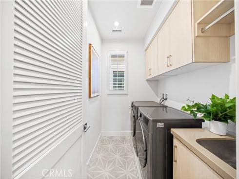 111  Winnett  , Irvine, CA